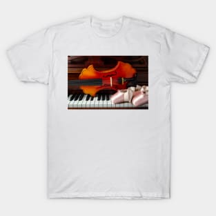 Pointe Shoes And Baroque Violin T-Shirt